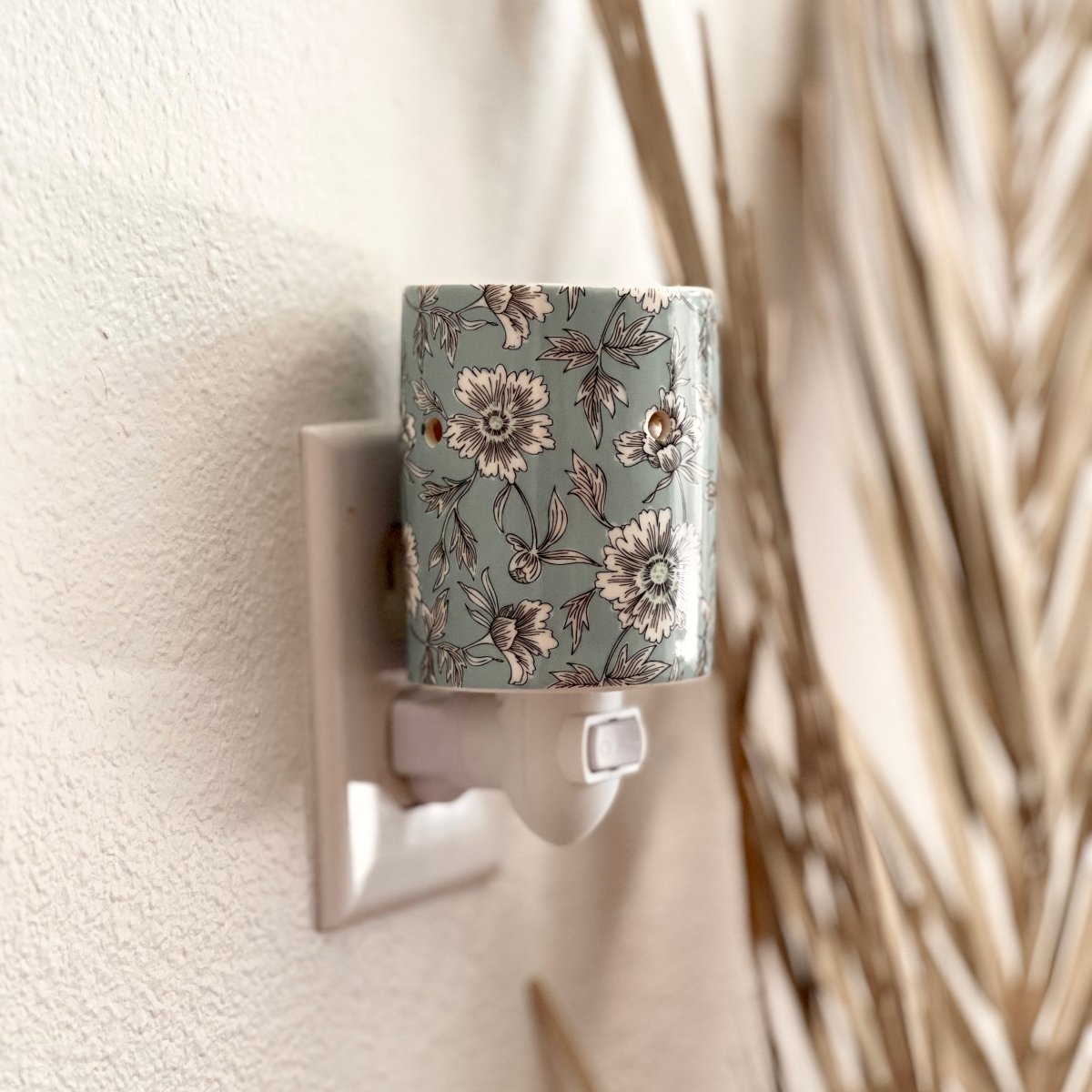 Pale Blue Floral Pluggable Wax Warmer - BLUEFLORAL - PLUGIN - WARMER Grand Candles